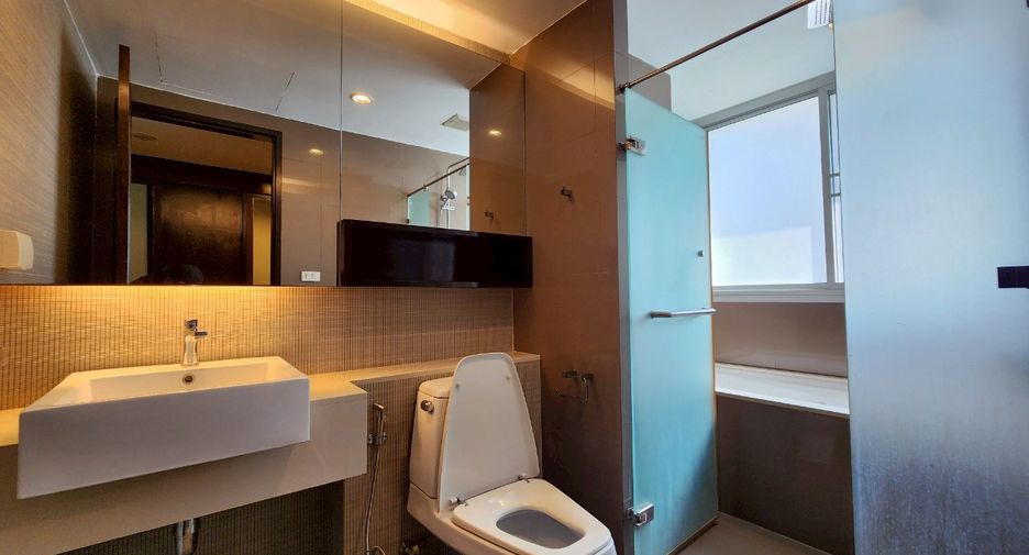 For rent 2 bedrooms condo in Watthana, Bangkok