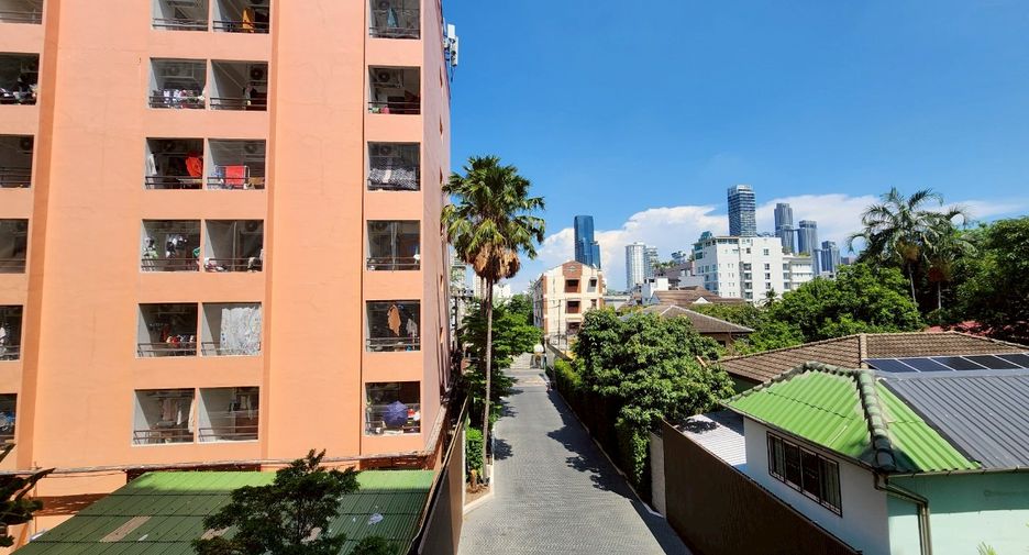 For rent 2 bedrooms condo in Watthana, Bangkok