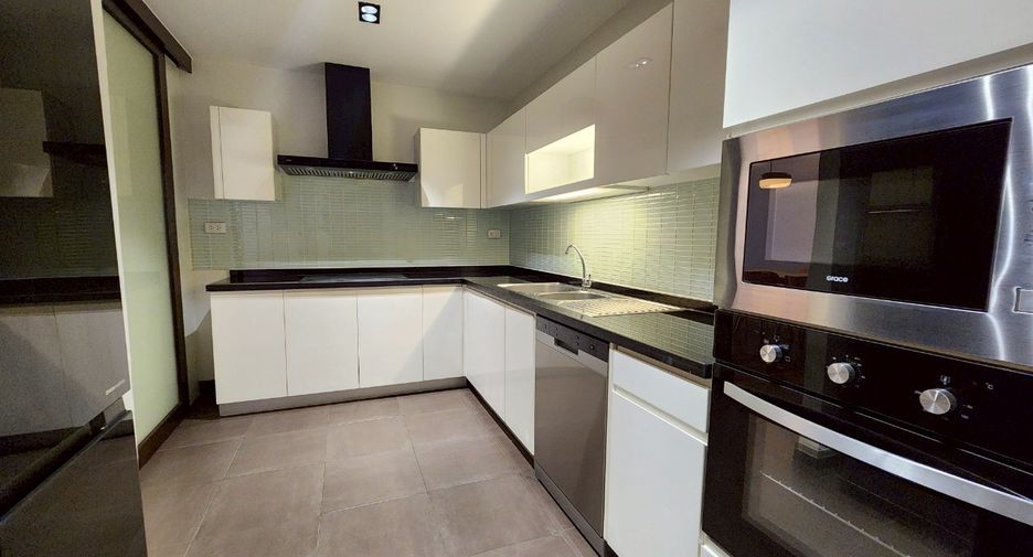For rent 2 bedrooms condo in Watthana, Bangkok