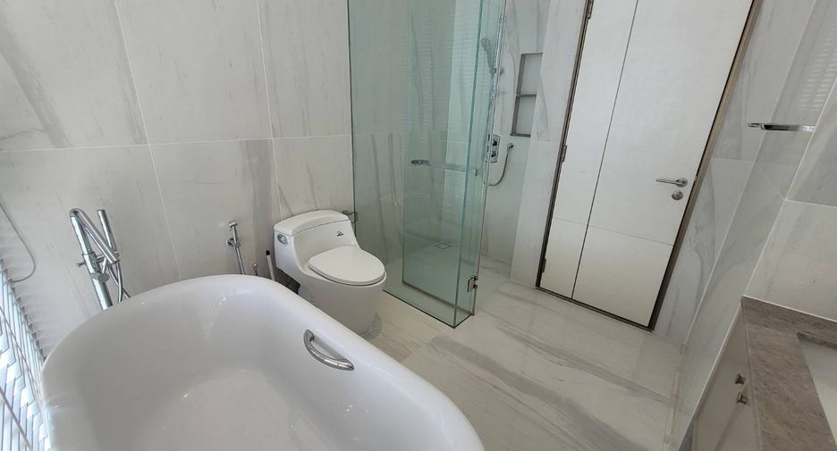 For rent 2 ベッドルーム condo in Khlong Toei, Bangkok