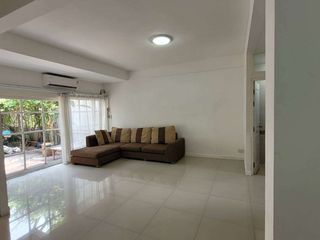 For rent 3 ベッドルーム townhouse in Khlong Toei, Bangkok