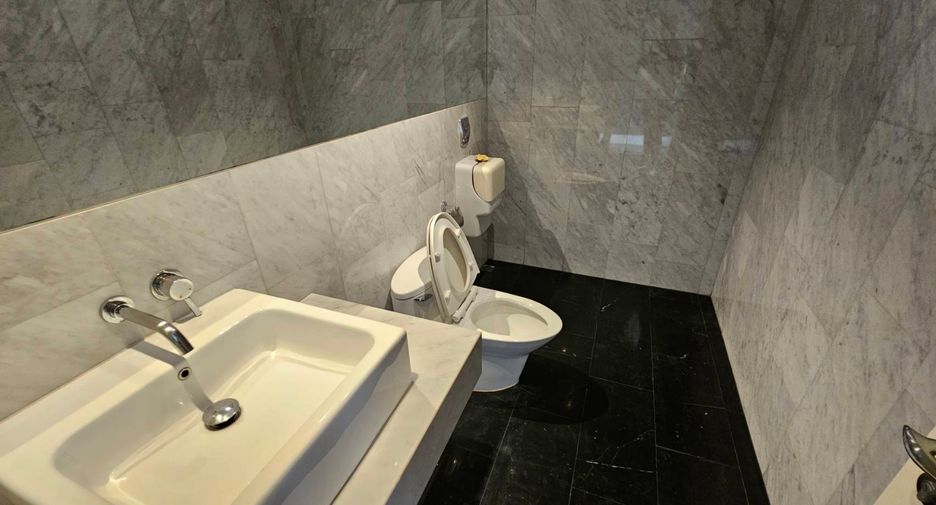 Wohnung zur Miete und zum Kauf mit 3 Zimmer in Watthana, Bangkok