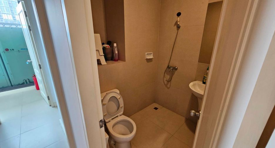 Wohnung zur Miete und zum Kauf mit 3 Zimmer in Watthana, Bangkok
