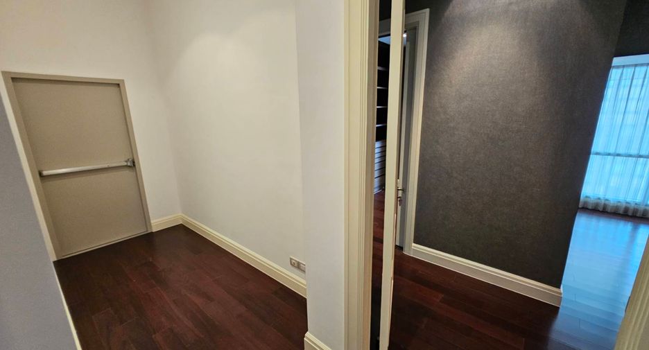 Wohnung zur Miete und zum Kauf mit 3 Zimmer in Watthana, Bangkok