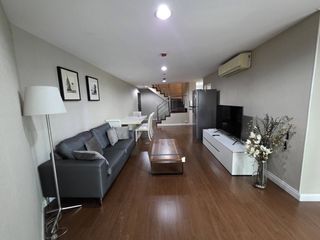 Продажа и аренда 3 спальни кондо в Хуаи Кхщанг, Бангкок