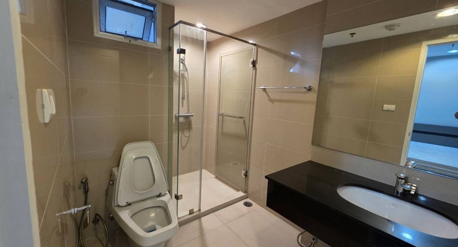 Wohnung zur Miete und zum Kauf mit 3 Zimmer in Huai Khwang, Bangkok