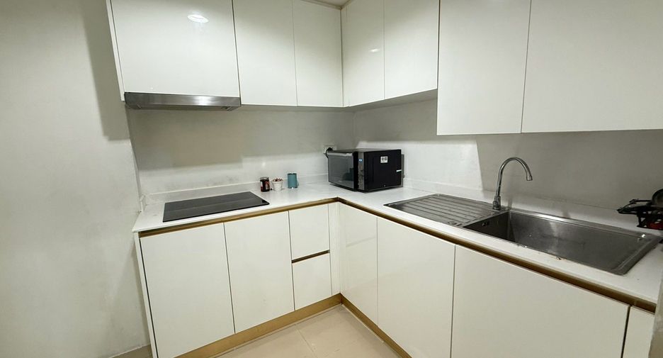 Продажа и аренда 5 спальни кондо в Хуаи Кхщанг, Бангкок
