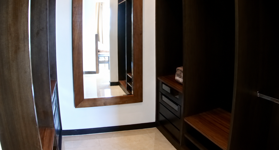 For rent 2 bedrooms condo in Yan Nawa, Bangkok