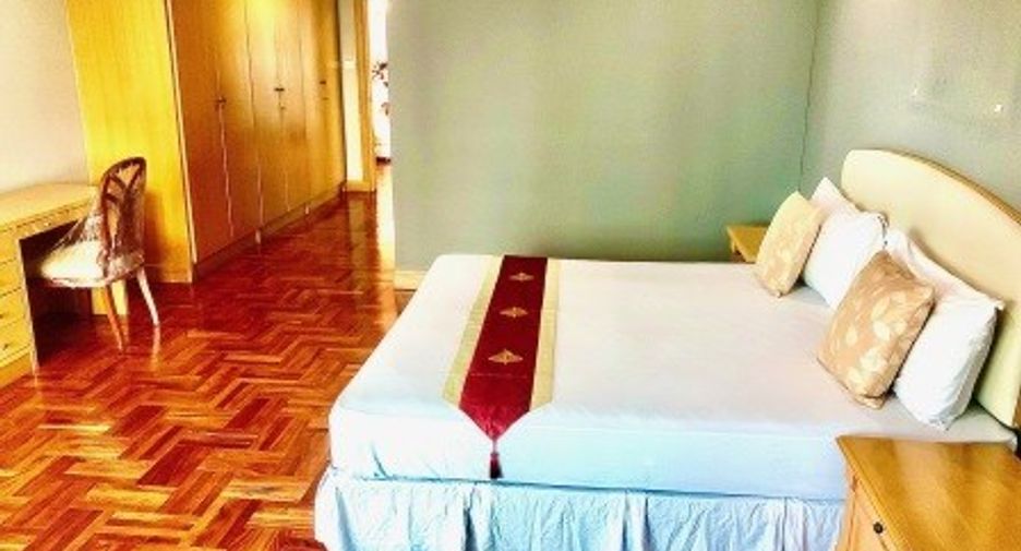 For rent 4 bedrooms condo in Khlong Toei, Bangkok