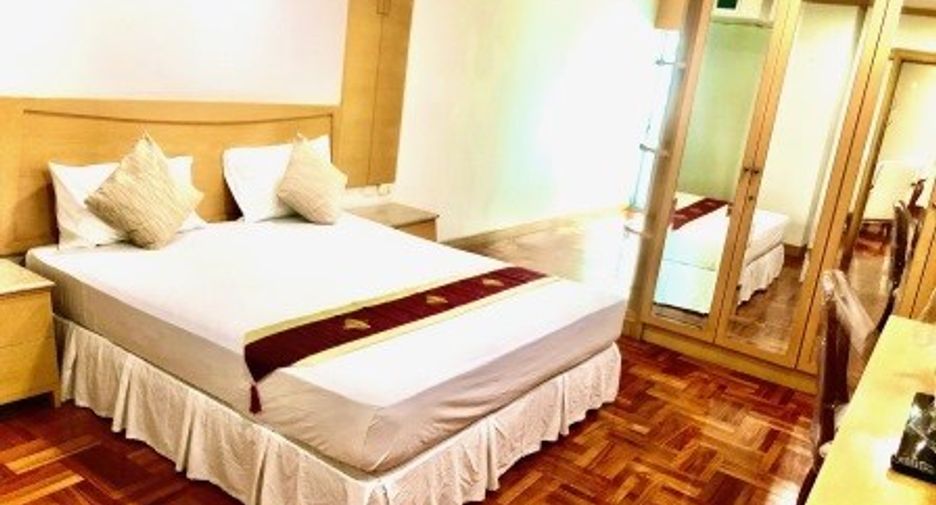 For rent 4 bedrooms condo in Khlong Toei, Bangkok