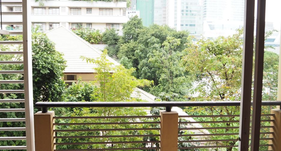 For rent 2 bedrooms apartment in Pathum Wan, Bangkok