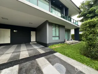 Аренда 4 спальни дом в Банг Капи, Бангкок