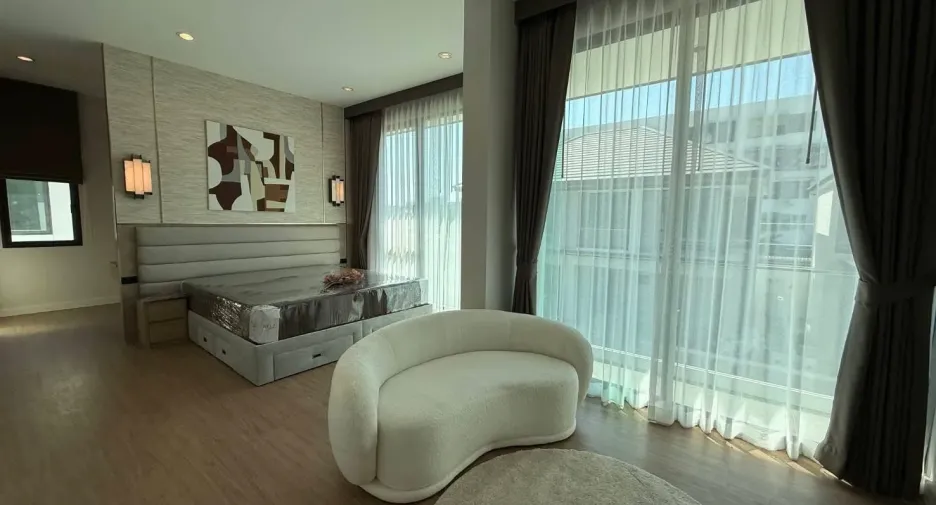 Haus zur Miete mit 4 Zimmer in Bang Phli, Samut Prakan