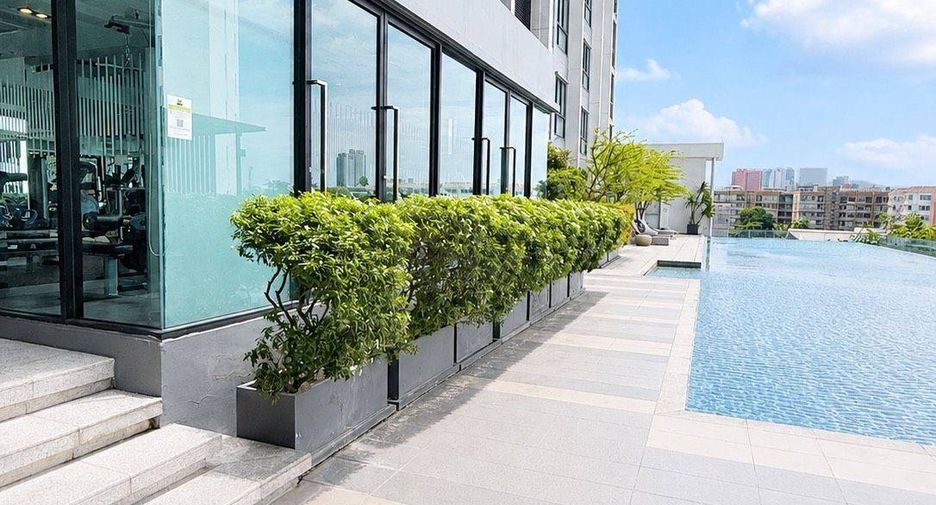 For rent and for sale 1 bed condo in Huai Khwang, Bangkok