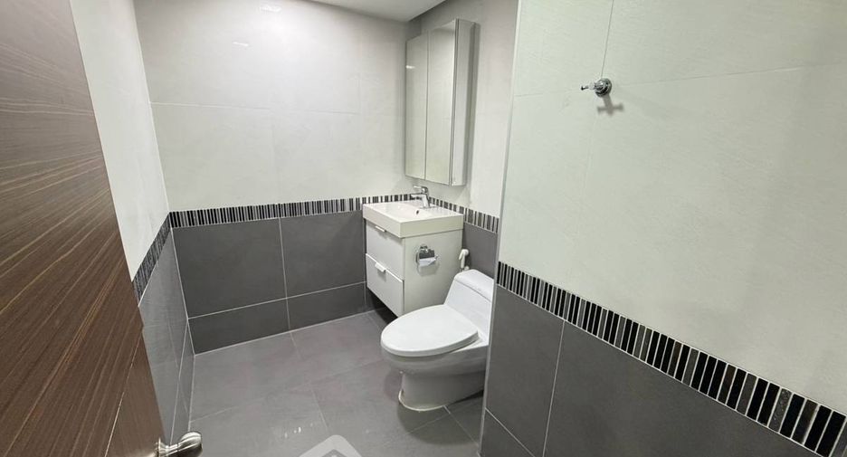 For rent 2 ベッドルーム condo in Watthana, Bangkok