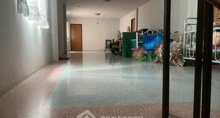 Продажа 4 спальни таунхаус в Mueang Chon Buri, Чонбури