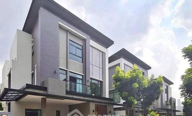 Haus zum Kauf mit 3 Zimmer in Phra Khanong, Bangkok
