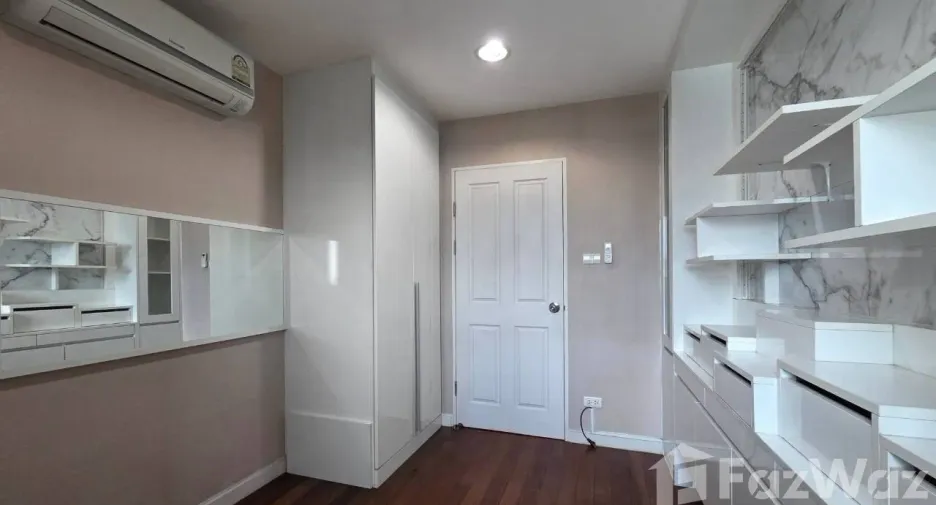 Wohnung zum Kauf und zur Miete mit 3 Zimmer in Huai Khwang, Bangkok