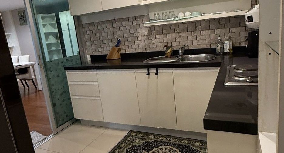 Condo en alquiler de 3 habitaciones en Huai Khwang, Bangkok