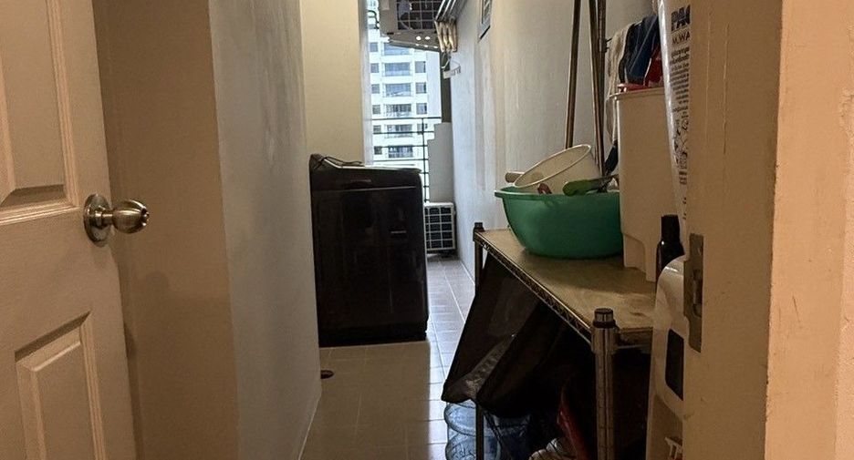 Condo en alquiler de 3 habitaciones en Huai Khwang, Bangkok