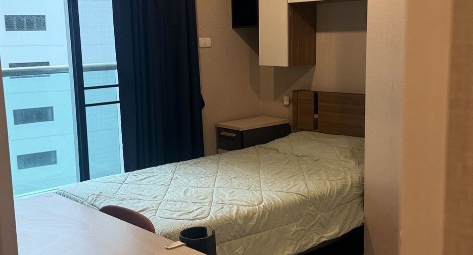 Condo en alquiler de 3 habitaciones en Huai Khwang, Bangkok