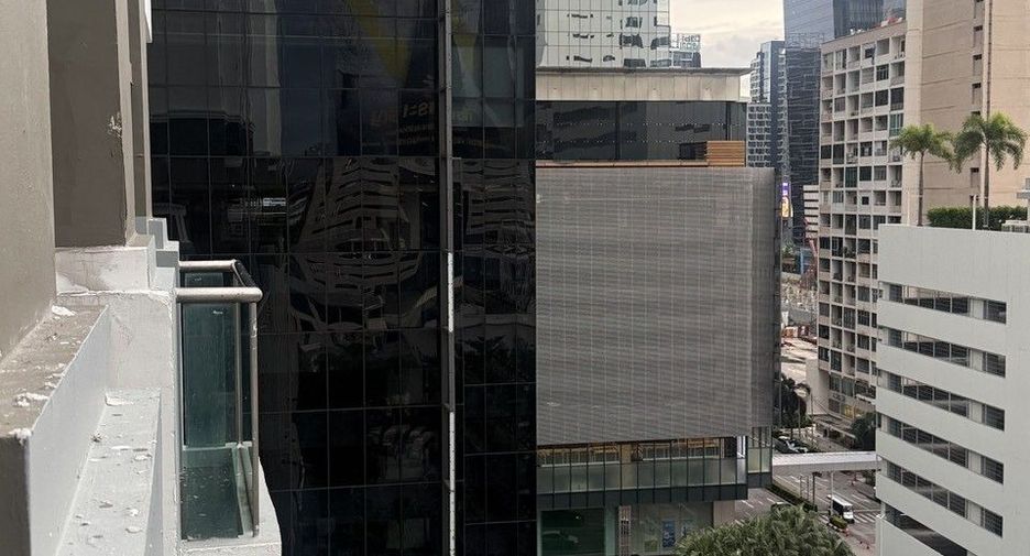 Condo en alquiler de 3 habitaciones en Huai Khwang, Bangkok