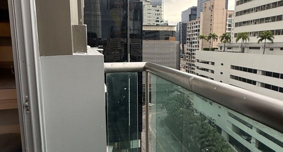 Condo en alquiler de 3 habitaciones en Huai Khwang, Bangkok
