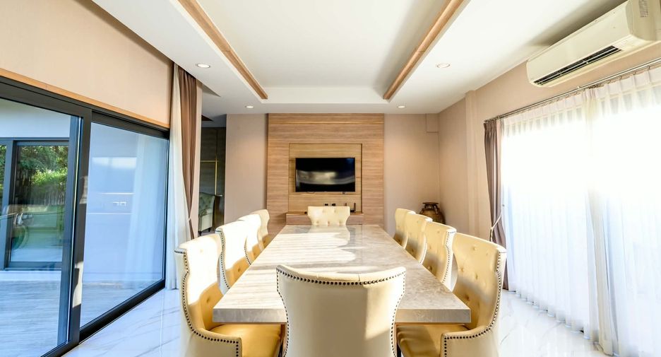 Villa en alquiler de 3 habitaciones en Huay Yai, Pattaya