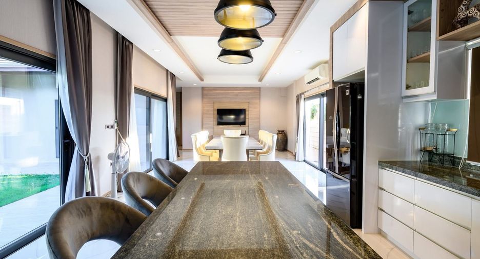 Villa en alquiler de 3 habitaciones en Huay Yai, Pattaya