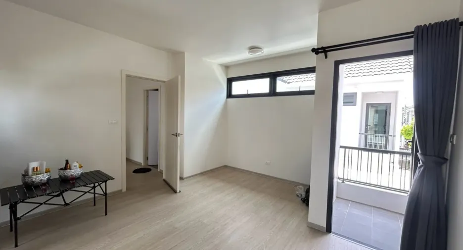 Casa en venta y en alquiler de 4 habitaciones en Bang Phli, Samut Prakan