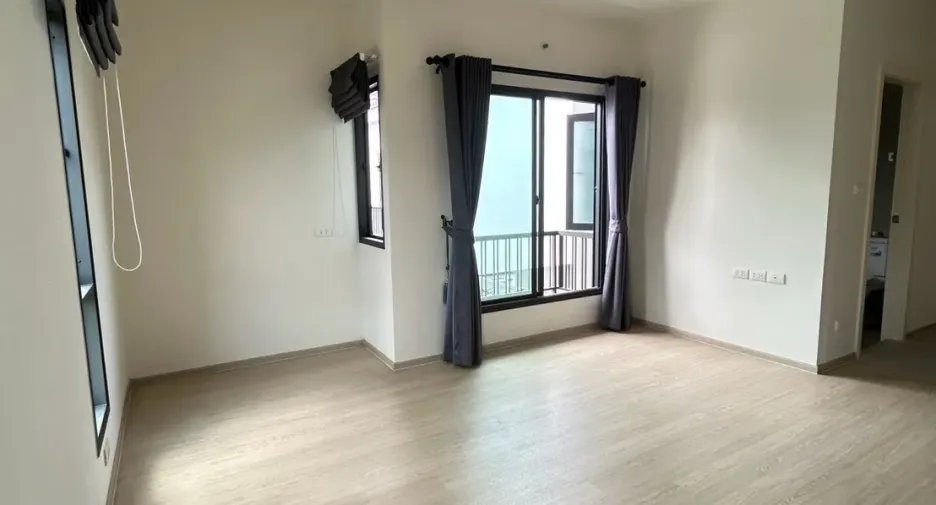 Casa en venta y en alquiler de 4 habitaciones en Bang Phli, Samut Prakan