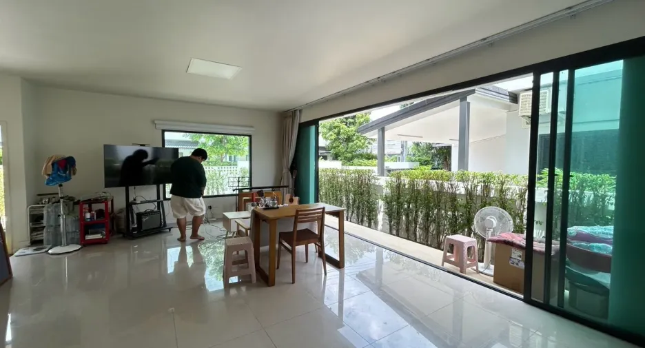 Casa en venta y en alquiler de 4 habitaciones en Bang Phli, Samut Prakan