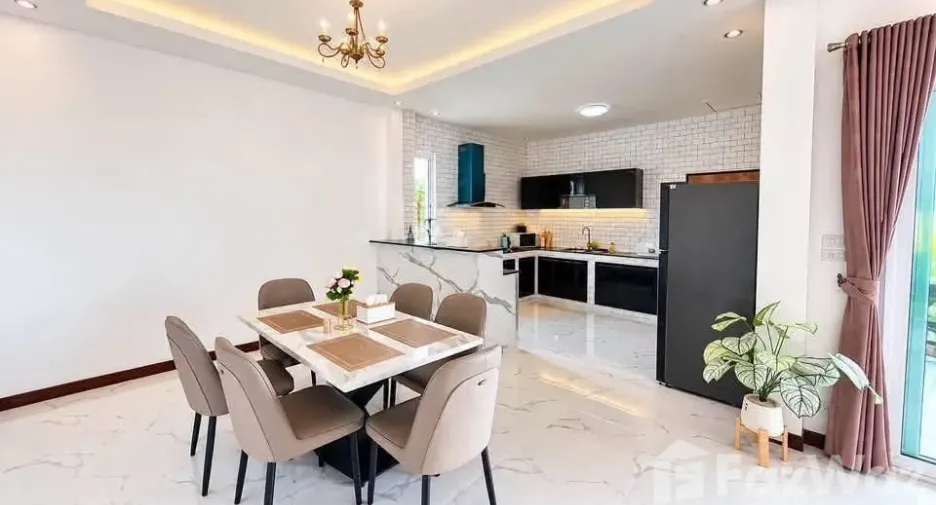 Villa en alquiler de 4 habitaciones en Bang Lamung, Chonburi