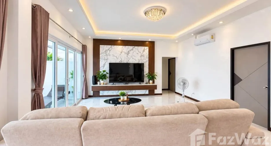 Villa en alquiler de 4 habitaciones en Bang Lamung, Chonburi