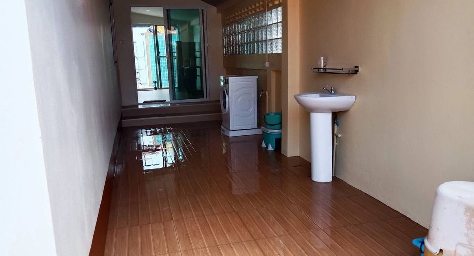 For rent 3 bedrooms villa in Bang Lamung, Chonburi