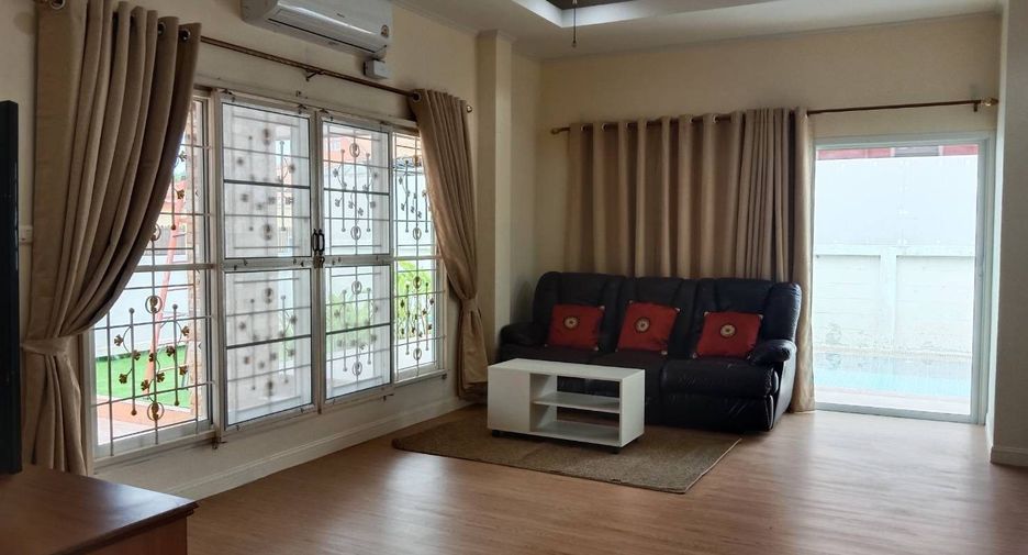 For rent 3 bedrooms villa in Bang Lamung, Chonburi