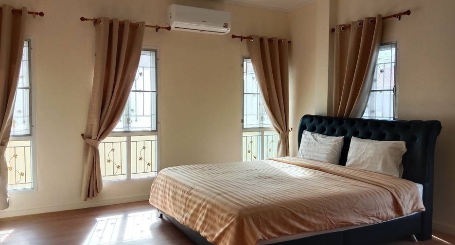 For rent 3 bedrooms villa in Bang Lamung, Chonburi