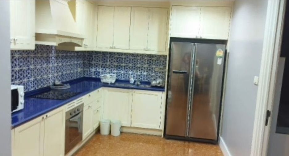 Condo en alquiler de 3 habitaciones en Khlong Toei, Bangkok