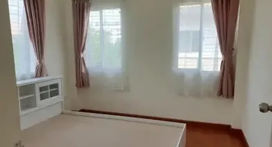Casa en alquiler de 3 habitaciones en Bang Khen, Bangkok