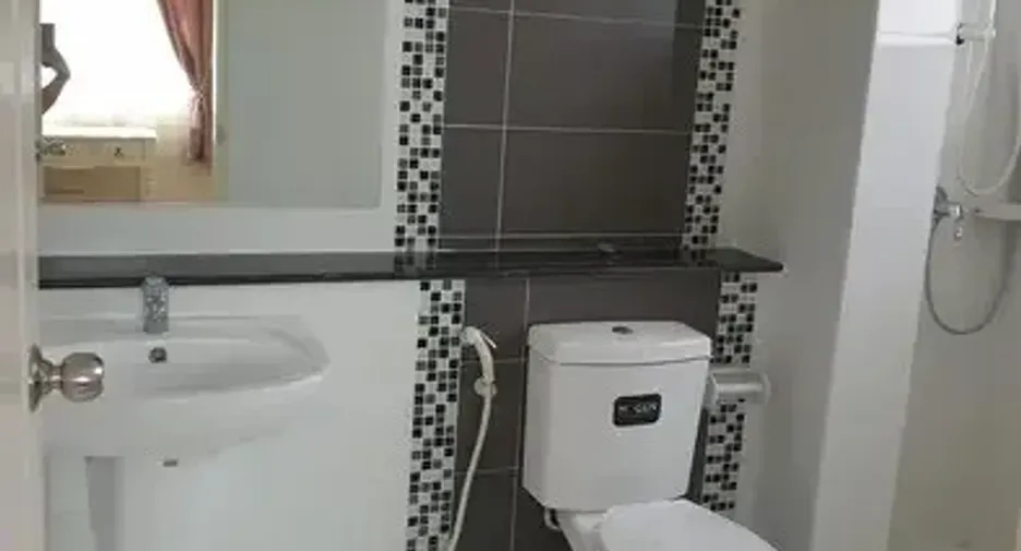 Casa en alquiler de 3 habitaciones en Bang Khen, Bangkok
