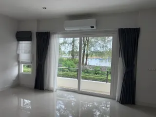 À louer 4 chambres maison à Mueang Phuket, Phuket