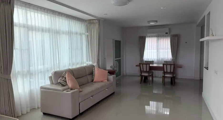 À louer 4 chambres maison à Mueang Phuket, Phuket