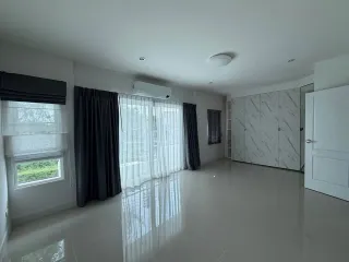 À louer 4 chambres maison à Mueang Phuket, Phuket