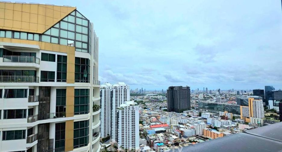 For sale 2 bedrooms condo in Khlong Toei, Bangkok