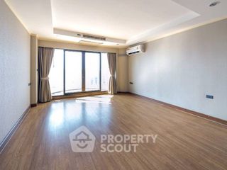 For sale 4 ベッドルーム condo in Bang Rak, Bangkok