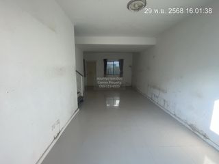 Reihenhaus zum Kauf mit 1 Zimmer in Lam Luk Ka, Pathum Thani