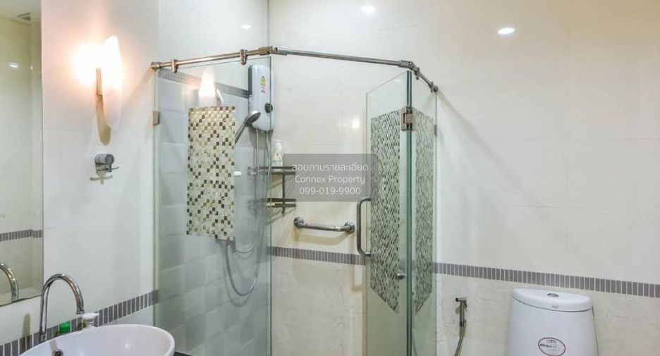 For rent 3 bedrooms condo in Ratchathewi, Bangkok