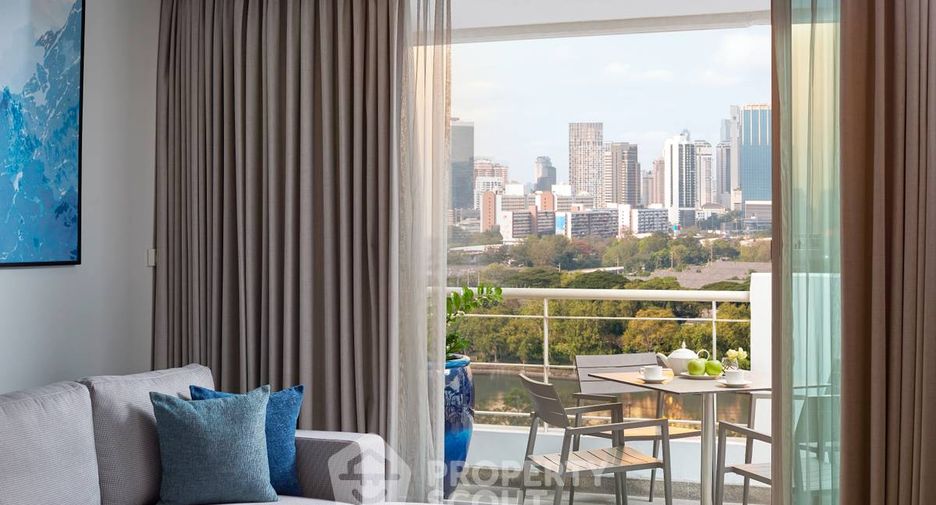 For rent 3 bedrooms apartment in Khlong Toei, Bangkok