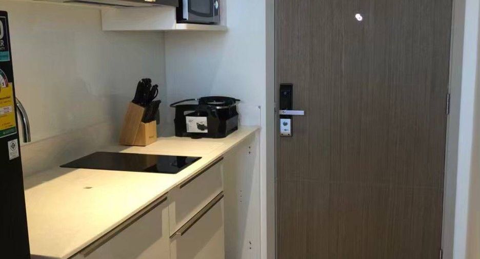 Wohnung zur Miete mit 1 Zimmer in Bang Rak, Bangkok