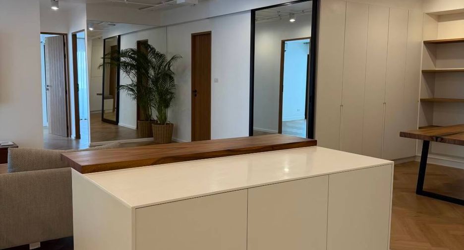 For rent 3 bedrooms condo in Watthana, Bangkok